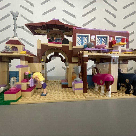 Lego Friends Heartlake Riding Club Horse Farm Barn Set Blocks 41126 - Picture 7 of 14